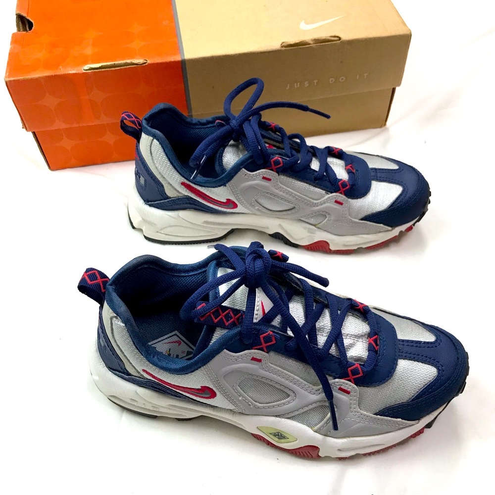 Vintage Nike AIR TERRA TRAIN Boys  Running Shoes - 605122 041  sz. 6 A081221